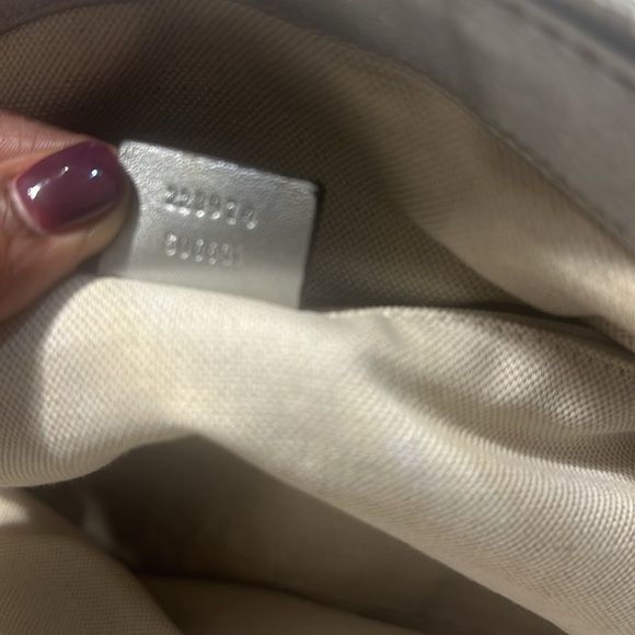 ￼ authentic leather Sukey medium silver Gucci bag great shape!!!! - Picture 8 of 10